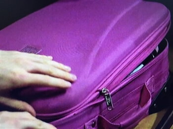 ピンク色のスーツケース　ピンク色の研究